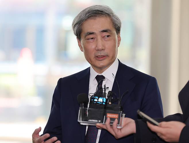 신현송 한국은행 총재. 신 총재는 원·달러 환율이 장중 1530원을 넘긴 지난 4일 정부서울청사에서 구윤철 경제부총리 겸 재정경제부 장관, 이찬진 금융감독원장, 이억원 금융위원장과 함께 시장상황점검회의를 가졌다. 원·달러 환율은 이후에도 전혀 안정되지 않았고 6일 야간거래에서는 장중 1560원까지 돌파했다. 연합뉴스