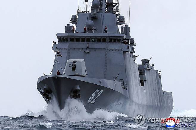 북한 김정은, 딸 주애와 구축함 '강건호' 항해시험 참관 (평양 조선중앙통신=연합뉴스) 김정은 북한 국무위원장이 딸 주애와 지난 4일 작전수행능력평가 시험공정에 착수한 해군 구축함 '강건호'를 방문하고 항해시험을 참관했다고 조선중앙통신이 6일 보도했다. 2026.6.6 
    [국내에서만 사용가능. 재배포 금지. For Use Only in the Republic of Korea. No Redistribution] nkphoto@yna.co.kr