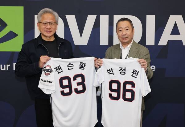 젠슨 황과 박정원 회장(사진=두산)