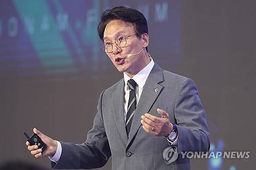 호남서 연설하는 김민석 국무총리(광주=연합뉴스) 김혜인 기자 = 6일 오후 광주 서구 치평동 김대중컨벤션센터에서 열린 KBC 광주방송 주관 2026 뉴호남포럼에서 김민석 국무총리가 '대전환시대, 통합의 의미와 국가전략'을 주제로 기조연설을 하고 있다. 2026.6.6 in@yna.co.kr