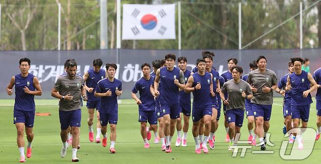 대한민국 축구대표팀 선수들이 6일(현지시간) 멕시코 할리스코 과달라하라에 위치한 '치바스 베르데 바예' 훈련장에서 열린 2026 국제축구연맹(FIFA) 북중미월드컵 피파 커뮤니티 트레이닝(오픈 트레이닝)에서 훈련을 하고 있다. 2026.6.7 ⓒ 뉴스1 임세영 기자