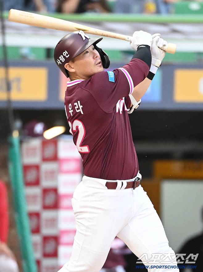 2일 인천SSG랜더스필드에서 열린 키움과 SSG의 경기. 3회초 2사 2루 히우라가 역전 2점홈런을 치고 있다. 인천=허상욱 기자wook@sportschosun.com/2026.06.02/