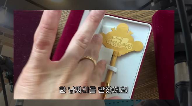 Comedian Shin Bong-sun has drawn attention by revealing that she still keeps the Golden Key she received as a memento of her first TV appearance as a rookie.A video titled Song Eun-i & Shin Bong-sun Reunite After a Long Time to Visit SBS (ft. Y2K Itself) was recently posted on Shin Bong-suns YouTube channel.The video shows Shin Bong-sun and Song Eun-i visiting the SBS headquarters to appear on the SBS Power FM show Beautiful Morning with Bong Tae-gyu.On that day, the two reminisced as they toured a space set up to commemorate the 30th anniversary of SBS Power FM. In particular, Shin Bong-sun expressed deep emotion upon discovering her photo displayed inside the building, saying, Im truly moved. They even engraved our faces on the pillars of the SBS building.Later, while examining a commemorative plaque for the 30th anniversary, Song Eun-i joked, Is this plaque made of gold? prompting Shin Bong-sun to naturally recall the culture of the broadcasting industry in the past.Shin Bong-sun surprised everyone by revealing, Back in the day, when we were rookies and appeared on TV, they gave us golden keys, adding, I havent sold a single one; I still have them all. She explained that she has kept the golden keys she received while appearing on various programs in the early days of her broadcasting career, even after all these years.In response, Song Eun-i said, Good for you, mentioning the recent surge in gold prices and expressing envy over Shin Bong-suns unintended gold investment.After returning home, Shin Bong-sun revealed the golden keys she actually keeps. She captivated viewers by showing off not only a one-nyang golden key she received as a memento from a past TV appearance but also the gold medal she received when she won the Entertainment Awards.Shin Bong-sun proudly introduced each of these items filled with golden memories, saying, Back then, people were so generous. Im keeping them in very good condition now.Meanwhile, Shin Bong-sun debuted in 2005 as a comedian through KBSs 20th open recruitment.Back in 2005, when Shin Bong-sun was a rookie, the price of gold was around 64,000 won per 3.75 grams (1 don), but it has since risen more than tenfold to over 800,000 won today. The golden key she has kept for so long without selling has turned out to be an unexpected cash cow.