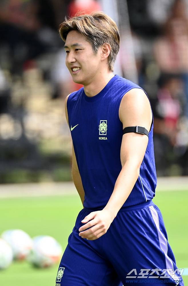 7일(한국시각) 멕시코 과달라하라의 대표팀 베이스캠프 훈련장인 치바스 베르데 바예에서 진행된 대한민국 월드컵 대표팀의 공식 훈련, 이강인이 발걸음을 옮기고 있다. 과달라하라(멕시코)=허상욱 기자wook@sportschosun.com/2026.06.07/