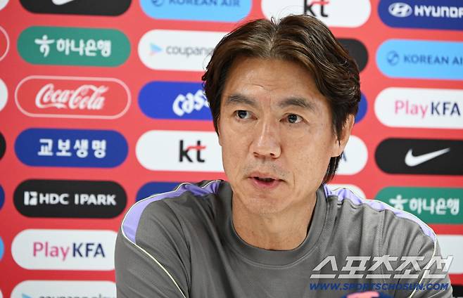 7일(한국시각) 멕시코 과달라하라의 대표팀 베이스캠프 훈련장인 치바스 베르데 바예에서 진행된 대한민국 월드컵 대표팀의 공식 훈련, 홍명보 감독이 기자회견을 하고 있다. 과달라하라(멕시코)=허상욱 기자wook@sportschosun.com/2026.06.07/