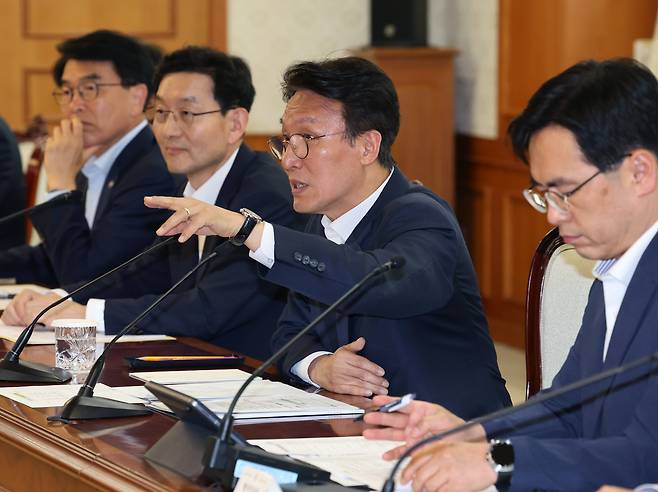김민석 국무총리가 7일 오후 서울 종로구 정부서울청사에서 열린 지방선거 관리 관련 대학생과의 간담회에서 발언하고 있다. /뉴시스
