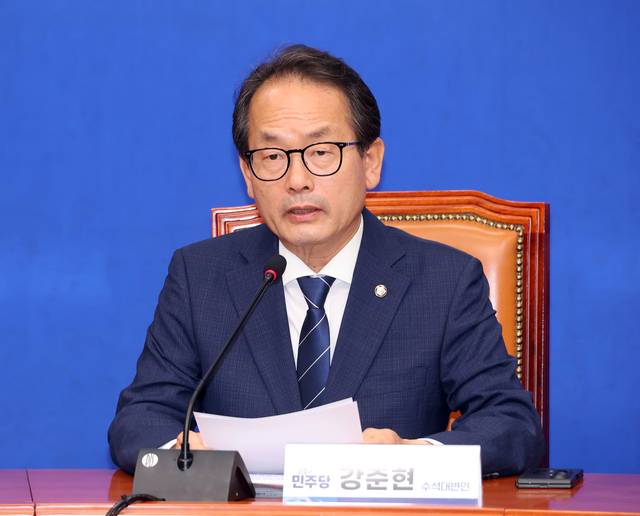 강준현 더불어민주당 수석대변인이 7일 국회에서 기자간담회를 열고 있다. [연합뉴스]