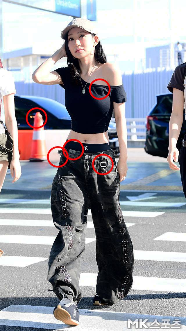 Julie of the group KISS OF LIFE showed off her tiny waist while heading to the airport.KISS OF LIFE departed for Bangkok, Thailand, via Incheon International Airport on the morning of June 5 to attend a fan meeting.On her way out that day, Julie completed a casual and comfortable airport look by pairing an oversized top that exposed her left shoulder and navel with loose-fitting pants.In particular, the form-fitting top revealed her tiny waist, drawing a barrage of flashes from fans and reporters gathered at the airport.Try to find five other details in Julies photo.Here are the answers.Second, the pants strap.Third, the belt loop.Fourth, the orange lava cone on the left side of the photo.Fifth, the belt loop decoration.