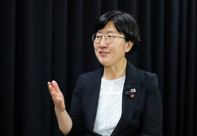 [제주의소리]와 당선인 인터뷰를 갖고 있는 고의숙 제주도교육감 당선인. ⓒ제주의소리