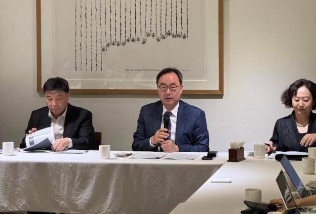 이진우 대한의학회 회장(가운데)이 8일 열린 2026 대한의학회 학술대회 기자간담회에서 발표하고 있다.[사진=대한의학회]