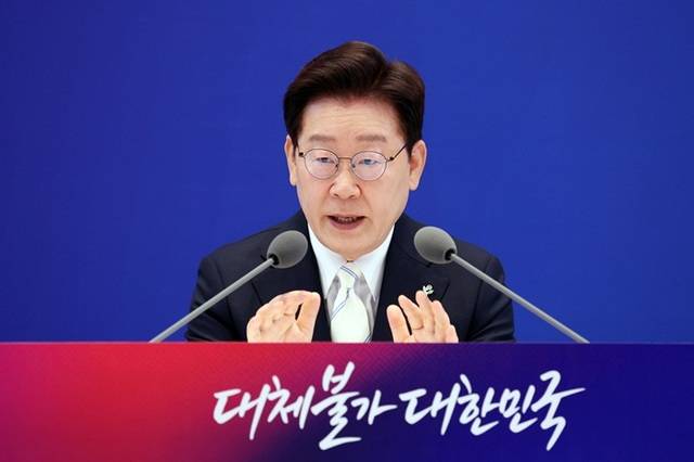 이재명 대통령이 8일 더불어민주당이 추진 중인 이른바 '조작기소 특검법'에 대해 "하지 않을 수는 없다"고 강조했다. /뉴시스