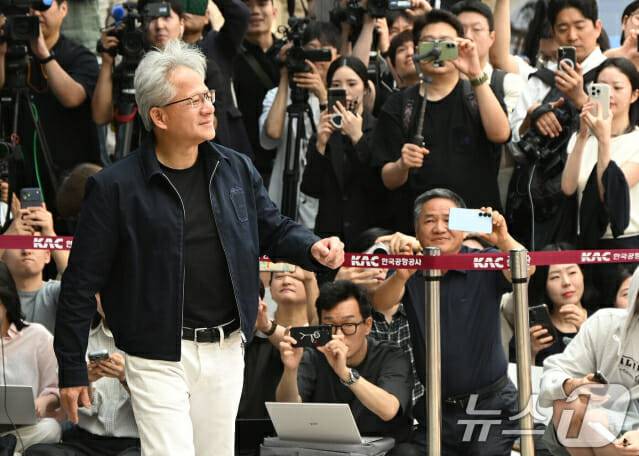젠슨 황 엔비디아 최고경영자(CEO)가 지난 5일 입국해 방한 일정을 소화하고 있다. (사진=뉴스1)