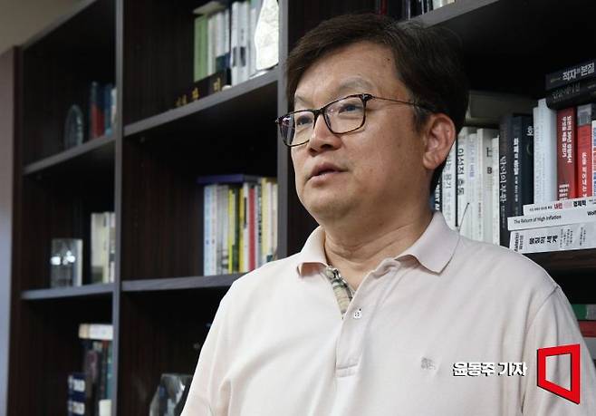장민 금융연구원 선임연구위원이 아시아경제와 인터뷰를 하고 있다. 윤동주 기자