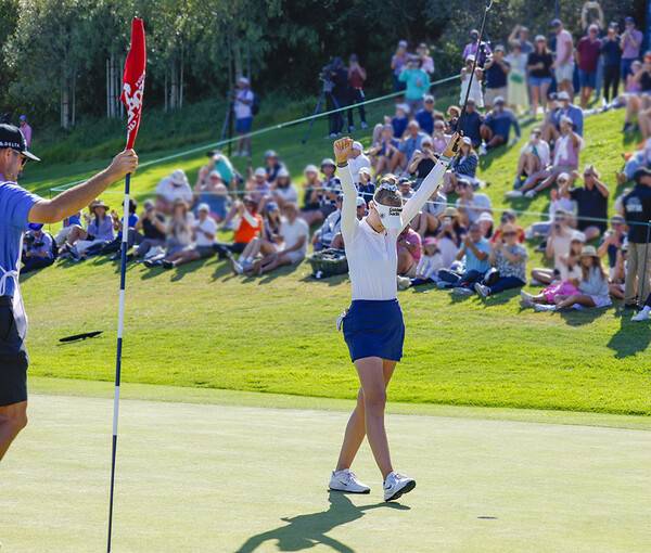 전인지, 김세영 프로 등과 우승 경쟁한 2026년 미국여자프로골프(LPGA) 투어 메이저 대회 제81회 US여자오픈에서 우승을 차지한 세계랭킹 1위 넬리 코다(미국)가 최종라운드에서 우승을 확정하는 모습이다. 사진제공=USGA/John Mummert (사진을 무단으로 사용하지 마십시오.)