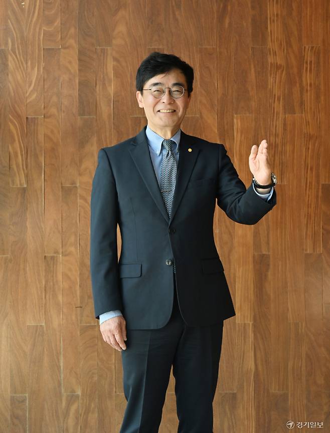 조명우 인하대학교 총장이 인공지능(AI)와 바이오, 반도체 등 인천의 미래 산업과 지역 발전을 이끄는 대학의 역할을 강화하는 구상을 설명하고 있다. 조병석 기자