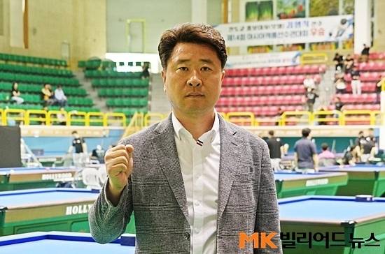 지난 5월 ‘2026 진도아리랑배 전국당구대회’를 개최한 진도당구연맹 김연일 회장은 “당구장에서 시작해 3년만에 체육관에서 처음 개최한 전국대회라 힘든 부분도 많았다”며 그러나 “올해 경험을 바탕으로 내년에는 선수를 더 잘 챙기는 더 좋은 대회로 만들고 싶다”고 말했다.