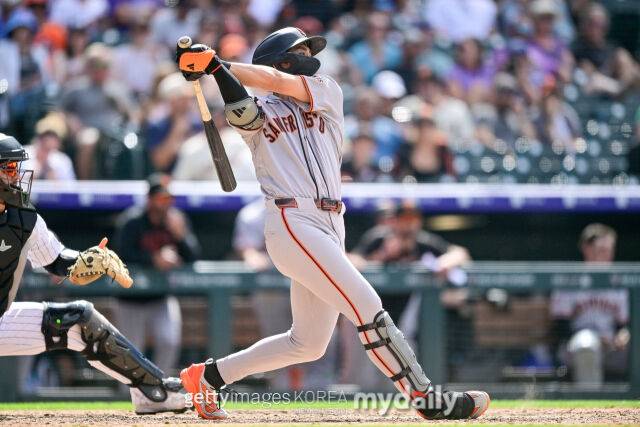 MLB 샌프란시스코 소속인 이정후가 7일(한국시각) 열린 시카고 컵스와 원정 경기에서 타격하고 있다./게티이미지코리아