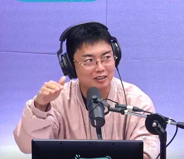 Comedian Kwak Beom shared an update on his current weight loss journey.Kwak Beom appeared as a guest on SBS Love FMs Yoo Min-sangs Hungry Radio, which aired on June 8.During the show, a listener remarked, You seem to have lost a lot of weight, and asked for his secret.In response, Kwak Beom shared his thoughts: People often find dieting very difficult, but they say its 70% diet and 30% exercise, right? I think diet is more important. If sticking to a diet is hard, getting help from medication might be a good idea.Kwak Beom joked, I ran a marathon while doing the Maunja dance. Its the ultimate solution.He continued, Ive even run a half-marathon. Im thinking about doing a full marathon by the end of the year. Thats my goal. Once I set my mind to running, I have no choice but to lose weight. It puts a strain on my knees, he added.Meanwhile, Kwak Beom debuted in 2012 as a comedian through KBSs 27th open recruitment.