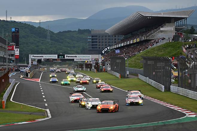 [시즈오카(일본)=뉴시스] 김민성 기자 = 6일 일본 시즈오카현 후지 스피드웨이에서 '슈퍼 타이큐 시리즈 2026'이 열렸다. 3라운드 '후지 24시간 레이스'가 시작하는 모습. (사진=공동취재단) *재판매 및 DB 금지