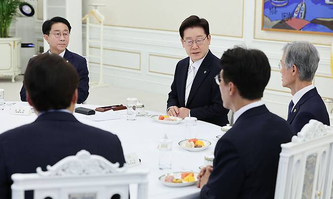 이재명 대통령이 8일 청와대에서 열린 4부 요인 회동에서 발언하고 있다. 청와대통신사진기자단