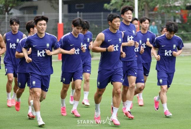대한민국 축구 국가대표팀이 2026 북중미월드컵을 앞두고 7일 멕시코 과달라하라 치바스 베르데바예에서 훈련을 진행했다. 황희찬을 비롯한 선수들이 러닝 훈련을 하고 있다. /사진=김진경 대기자.