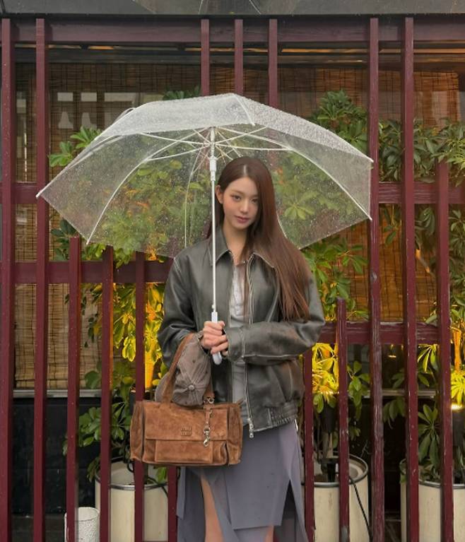 Jang Won-young, a member of the group IVE, has shared an update on her life for the first time in a while following the controversy over her behavior at the airport.On the 7th, Jang Won-young posted several photos on her social media account without any accompanying caption. In the photos, she is seen walking down a rainy street wearing a leather jacket paired with a skirt and holding a transparent umbrella. Her signature sophisticated aura and stylish visuals captured the attention of many.This post garnered particular attention as it was her first update since the recent airport controversy that erupted online. Jang Won-young shared a glimpse of her daily life as usual without commenting on the issue.At the time, she found herself at the center of controversy as footage spread showing her with her arms crossed during immigration screening and a scene where she appeared to snatch her passport with one hand from an airport staff member. While some netizens criticized her attitude as insincere, others argued that it was difficult to judge the situation based solely on a short video clip, leading to mixed reactions.In the released photos, Jang Won-young is seen enjoying a meal in casual attire with her hair neatly tied back. She spent a leisurely day sampling various dishes, including Peking duck.While Jang Won-young has not directly addressed the controversy, some netizens have focused on the phrase crying in the post. Some fans commented, Has she been going through a tough time recently due to various issues? and It might be a meaningless expression, but its still concerning, I hope shes managed to get through any difficult times, and I hope shes managed to get through any difficult times.Jang Won-youngs group, IVE, released their second full-length album, REVIVE+, last February and is currently meeting with fans both domestically and internationally through their world tour, SHOW WHAT I AM.