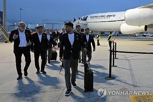 이란 축구대표팀이 멕시코에 도착해 이동 중이다. [APF=연합뉴스]