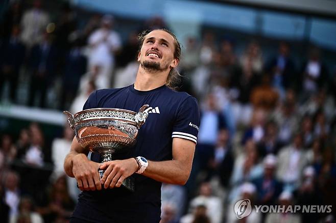 2026 프랑스오픈 테니스대회에서 우승한 알렉산더 츠베레프 [AFP=연합뉴스]