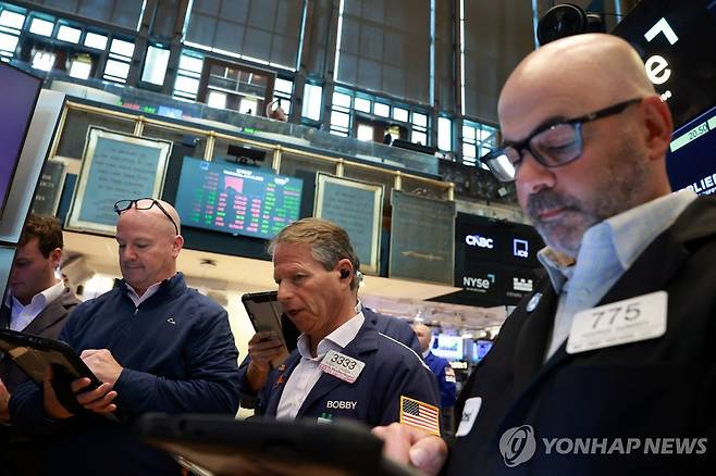 미국 뉴욕증권거래소(NYSE)의 트레이더들 [로이터 연합뉴스 자료사진. 재판매 및 DB 금지]