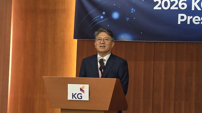 9일 곽재선&nbsp;KG그룹 회장이&nbsp;서울 여의도 태영빌딩 T아트홀에서 '기업가치 정상화 및 미래전략 기자간담회'에서 기조 연설을 하고 있다./곽호준 기자