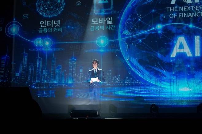 ▲9일 서울시 중구 NH농협은행 본사에서 열린 비전 선포식에서 강태영 농협은행장이 비전 키노트 발표를 하고 있다.