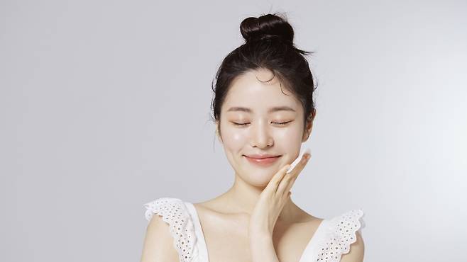 스킨부스터 시술은 목적에 따라 작용 방식과 기대 효과가 다르기 때문에 현재 자신의 피부 상태와 목적에 맞는 선택이 중요하다 | 출처: 클립아트코리아