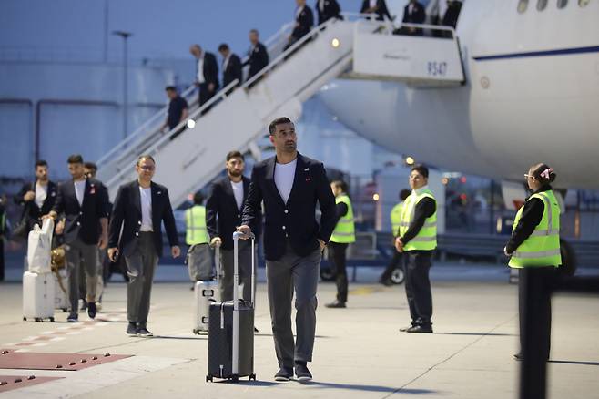 epa13023182 Players from the Iranian national soccer team arrive at the Tijuana International Airport, near Tijuana, Mexico, 07 June 2026. The Iranian team will set up its base of operations ahead of their FIFA 2026 World Cup matches to be held in the United States.  EPA/JOEBETH TERRIQUEZ

<저작권자(c) 연합뉴스, 무단 전재-재배포, AI 학습 및 활용 금지>