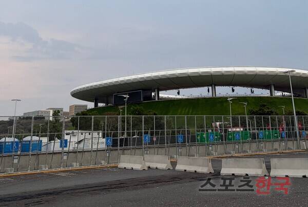 과달라하라 스타디움 주변도 선선한 날씨로 세계인들을 반겼다. ⓒ스포츠한국 김성수 기자