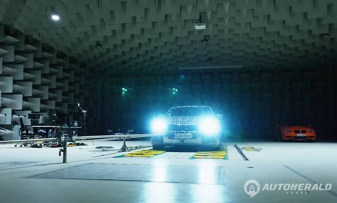 BMW에 따르면 전기 M3 사운드는 운전자가 속도와 가속 상태를 보다 직관적으로 인지할 수 있도록 돕는 역할에 초점을 맞추고 있다(BMW)