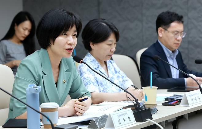 9일 오후 서울 용산구 서울역 회의실에서 열린 '기초연금 개편방향 전문가 포럼'에서 현수엽 보건복지부 제1차관이 발언하고 있다./보건복지부 제공