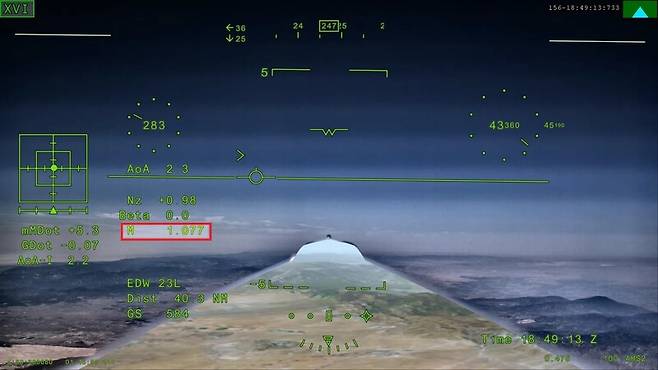 X-59의 비행 상황을 보여주는 화면에 음속을 넘어섰음을 뜻하는 `마하 1.077\'(M 1.077)이 표시돼 있다. 미국항공우주국 제공