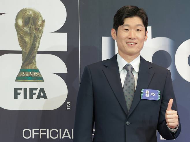 2026 국제축구연맹(FIFA) 북중미 월드컵 개막이 다가온 가운데 '한국 축구 레전드' 박지성이 홍명보 감독이 이끄는 대한민국 축구대표팀의 전술적 불확실성에 아쉬움을 드러냈다. 사진은 박지성 해설위원. /사진=뉴스1