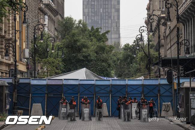 MEXICO CITY, MEXICO - MAY 18: View of a street in the historic center of Mexico City that is guarded by Mexico City police on May 18, 2026 in Mexico City, Mexico. (Photo by Cristopher Rogel Blanquet/Getty Images)Just days before the opening of the 2026 World Cup, the Mexico City government is maintaining security barriers due to protests by teachers from the National Coordinator of Education Workers (CNTE).