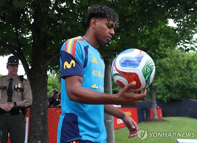 미국 테네시주 채너누가의 베이스 캠프에서 재활 훈련 중인 스페인 대표팀의 라민 야말 [로이터=연합뉴스]