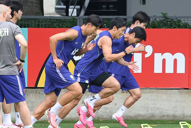 2026 북중미 월드컵에 출전하는 한국 축구 국가대표팀 선수들이 지난 8일(현지시간) 멕시코 과달라하라 인근 사포판의 치바스 바예 베르데에서 훈련하고 있다.