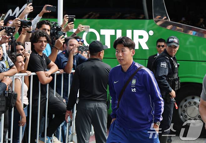 대한민국 축구대표팀 선수들이 5일(현지시간) 2026 국제축구연맹(FIFA) 북중미월드컵이 열리는 멕시코 할리스코 과달라하라에 도착, 호텔로 이동하고 있다. 2026.6.6 ⓒ 뉴스1 임세영 기자