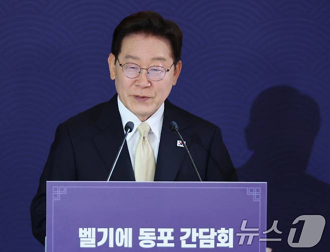 이재명 대통령이 9일(현지시간) 벨기에 브뤼셀 한 호텔에서 열린 동포 만찬간담회에서 발언을 하고 있다. 2026.6.10 ⓒ 뉴스1 허경 기자