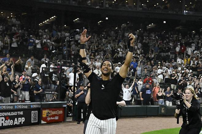 Jun 9, 2026; Chicago, Illinois, USA;  Chicago White Sox right fielder Braden Montgomery (24), reacts after his walk off two run home run during the tenth inning against the Atlanta Braves at Rate Field. Mandatory Credit: Matt Marton-Imagn Images







<저작권자(c) 연합뉴스, 무단 전재-재배포, AI 학습 및 활용 금지>