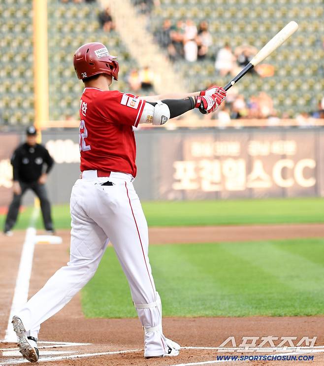 9일 잠실구장에서 열린 LG와 SSG의 경기. SSG 김재환이 타격을 하고 있다. 잠실=박재만 기자 pjm@sportschosun.com/2026.06.09/