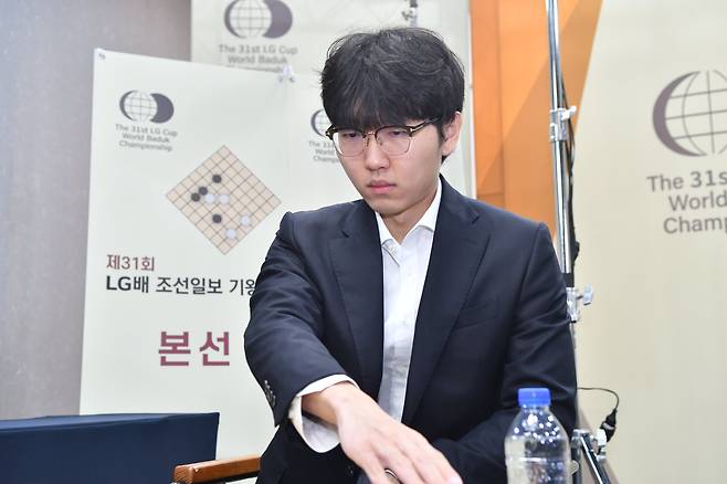 10일 전북 전주에서 열린 제31회 LG배 조선일보 기왕전 16강전 신진서 9단. /한국기원
