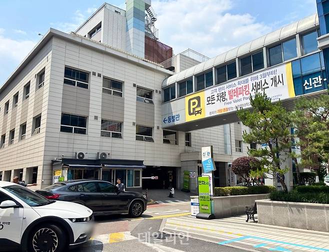 순천향대 서울병원이 운영 중인 무료 발레파킹 현장. 병원은 지난 3월부터 희망 내원객 대상 무료 발레파킹 서비스를 운영하고 있다. ⓒ데일리안 김효경 기자