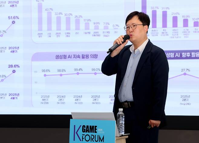 김성준 한국콘텐츠진흥원 게임신기술본부장이 10일 오후 서울 중구 동대문디자인플라자(DDP) 디자인홀에서 진행된 ‘2026 K게임 포럼 (K GAME FORUM)’에 참석해 '한국게임산업 진흥정책과 성과'라는 주제로 강연을 하고 있다. 일간스포츠와 이코노미스트가 주최하는 ‘2026 K게임 포럼’은 글로벌 시장에서의 K게임의 성공 전략을 모색하고, 한국 게임산업 관련 정책·시장·규제·미래 비전을 제시하기 위해 기획됐다. 김민규 기자 mgkim1@edaily.co.kr /2026.06.10/