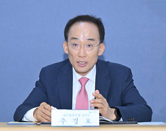 추경호 대구시장 당선인이 대구시 업무보고를 받고 있다 [사진=대구시]
