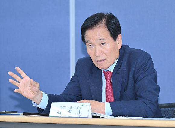 곽대훈 인수위원장이 대구시 업무보고를 받고 있다 [사진=대구시]
